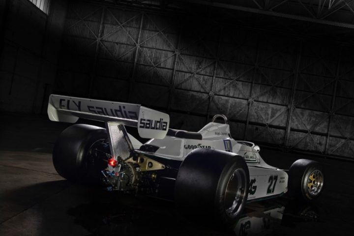 a-williams-fw07-f1-car-is-now-being-auctioned-on-race-cars-direct-04