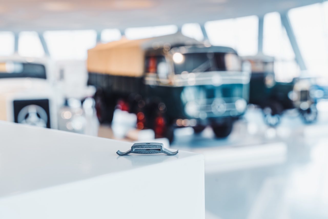 „Future meets Classic“: Nächste Generation von Mercedes-Benz Original-Ersatzteilen aus dem 3D-Drucker“Future meets Classic” : Next generation of genuine Mercedes-Benz replacement parts from the 3D printer