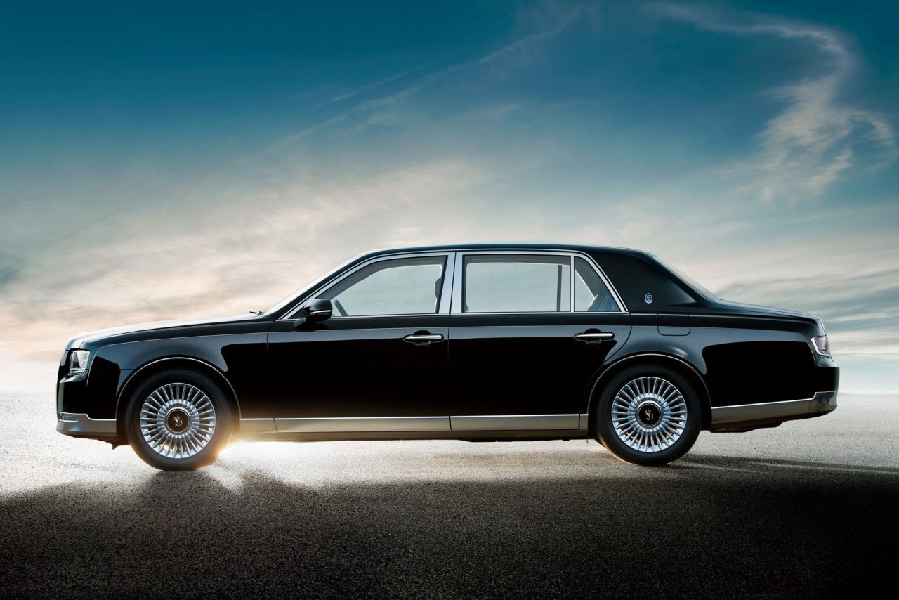 f3d24e66-toyota-camry-japan-emperor2