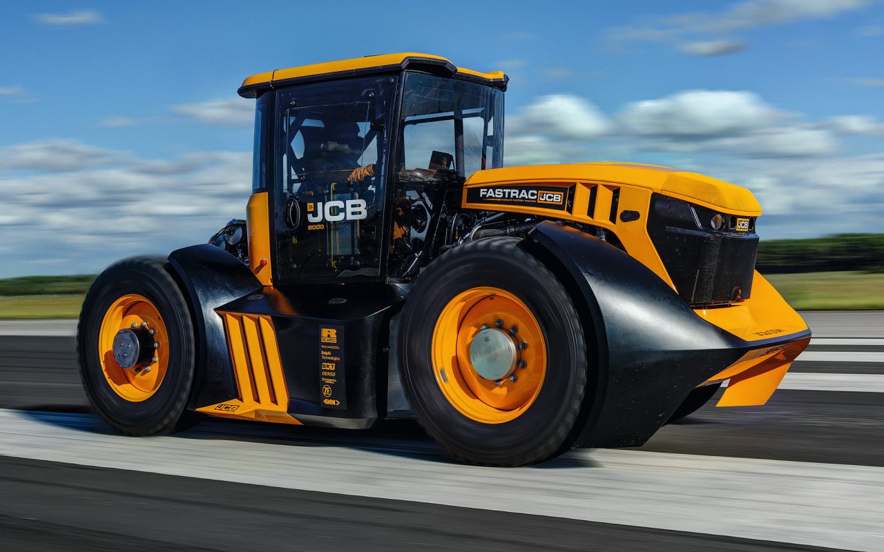 1906-JCB_tractor_speed_record-A