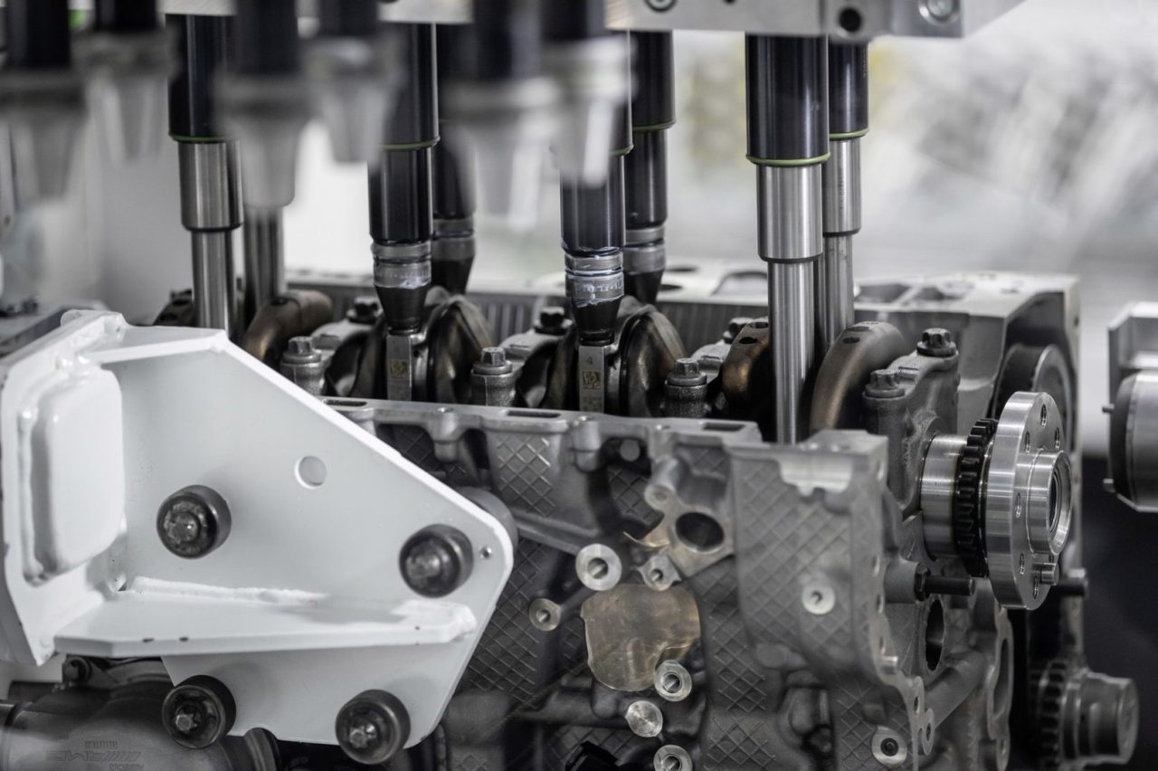 a5c86ea8-mercedes-amg-a45-engine-27