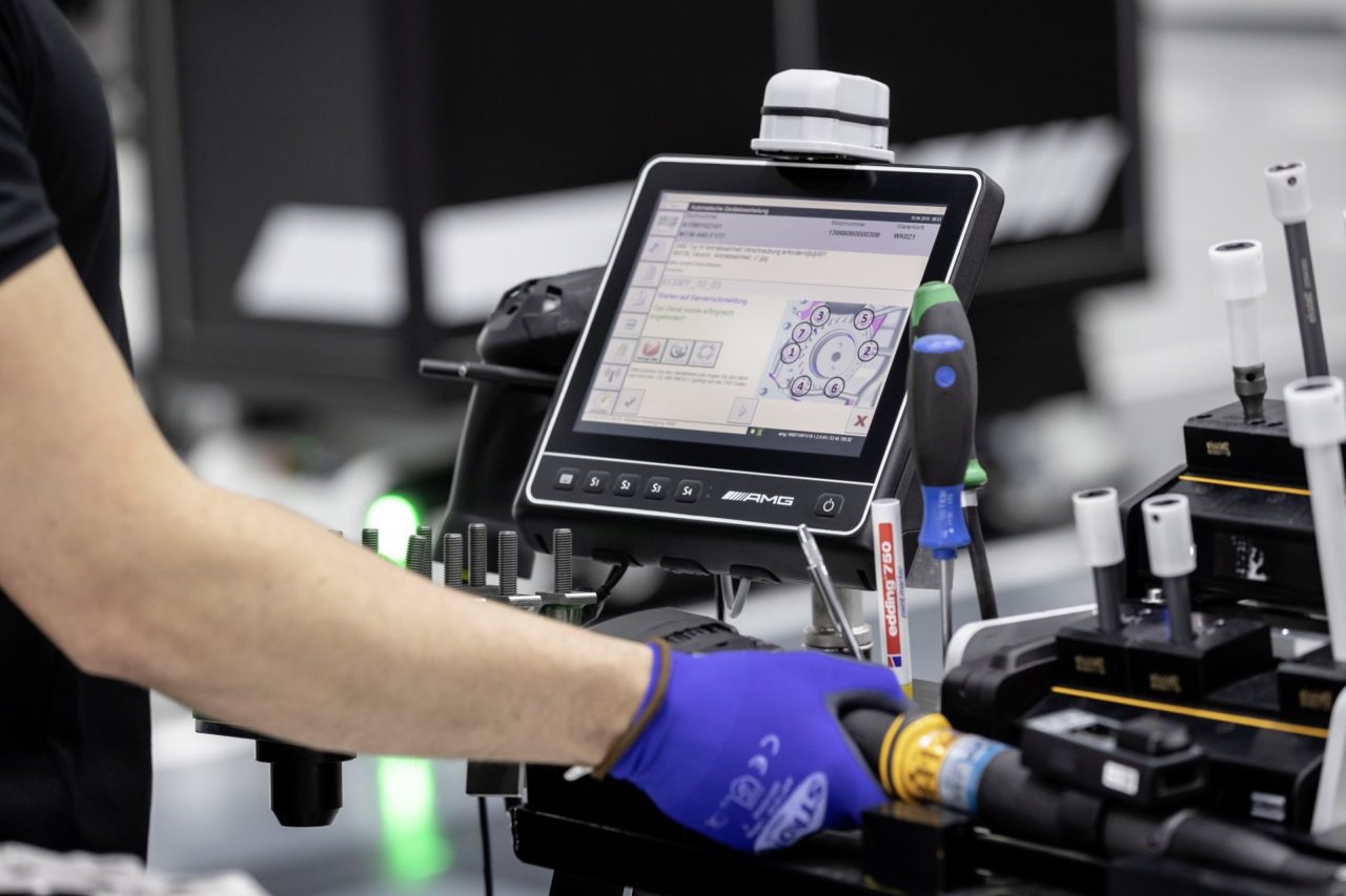 f2eea9de-mercedes-amg-a45-engine-24