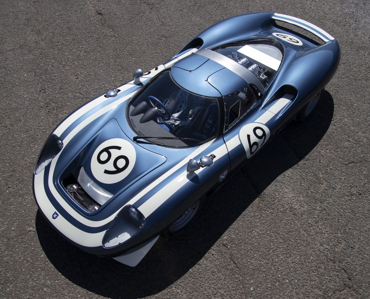 Ecurie Ecosse LM69 above front