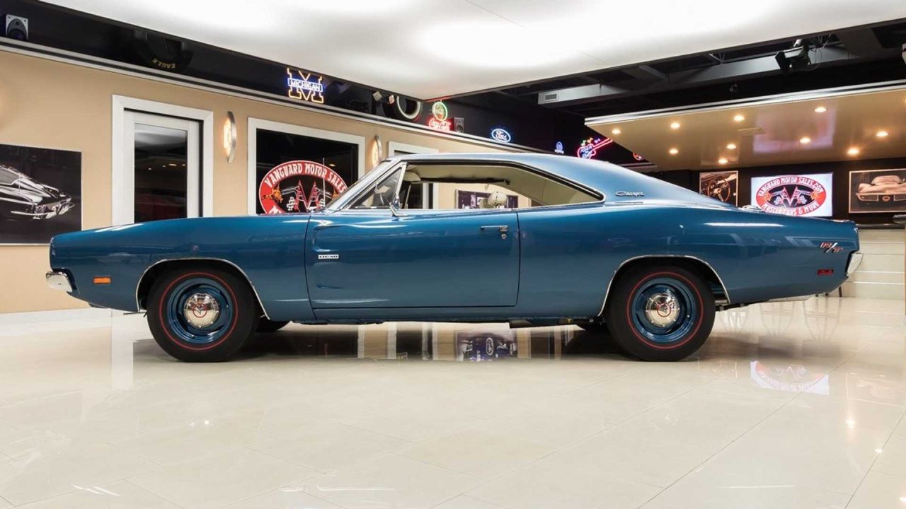 professionally-built-and-restored-1969-dodge-charger-r-t-hemi (5)