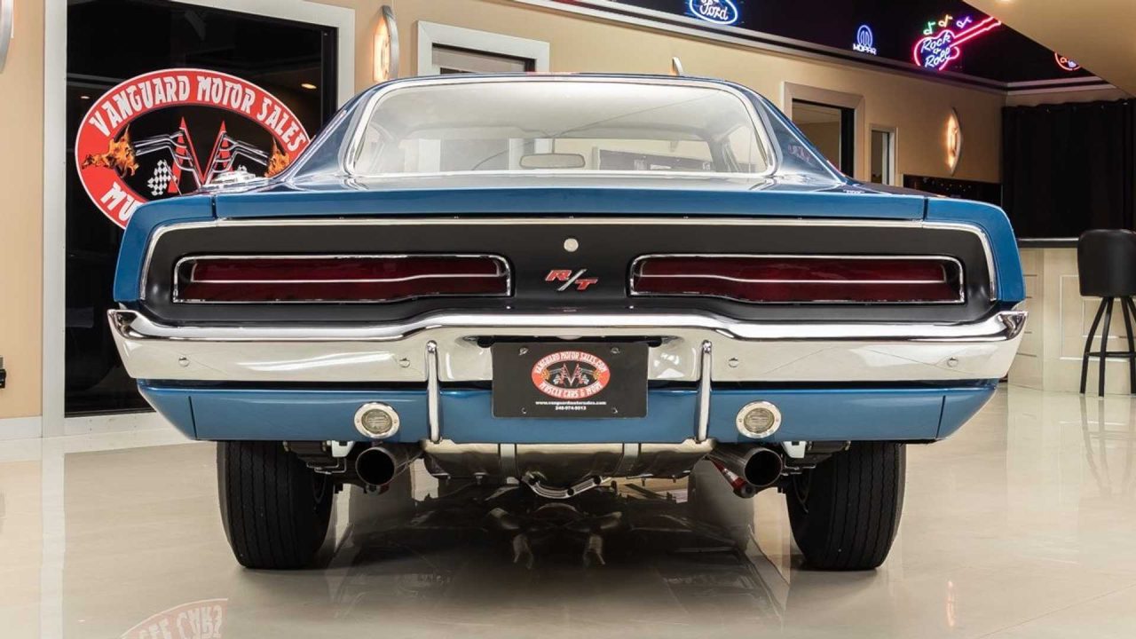 professionally-built-and-restored-1969-dodge-charger-r-t-hemi (6)