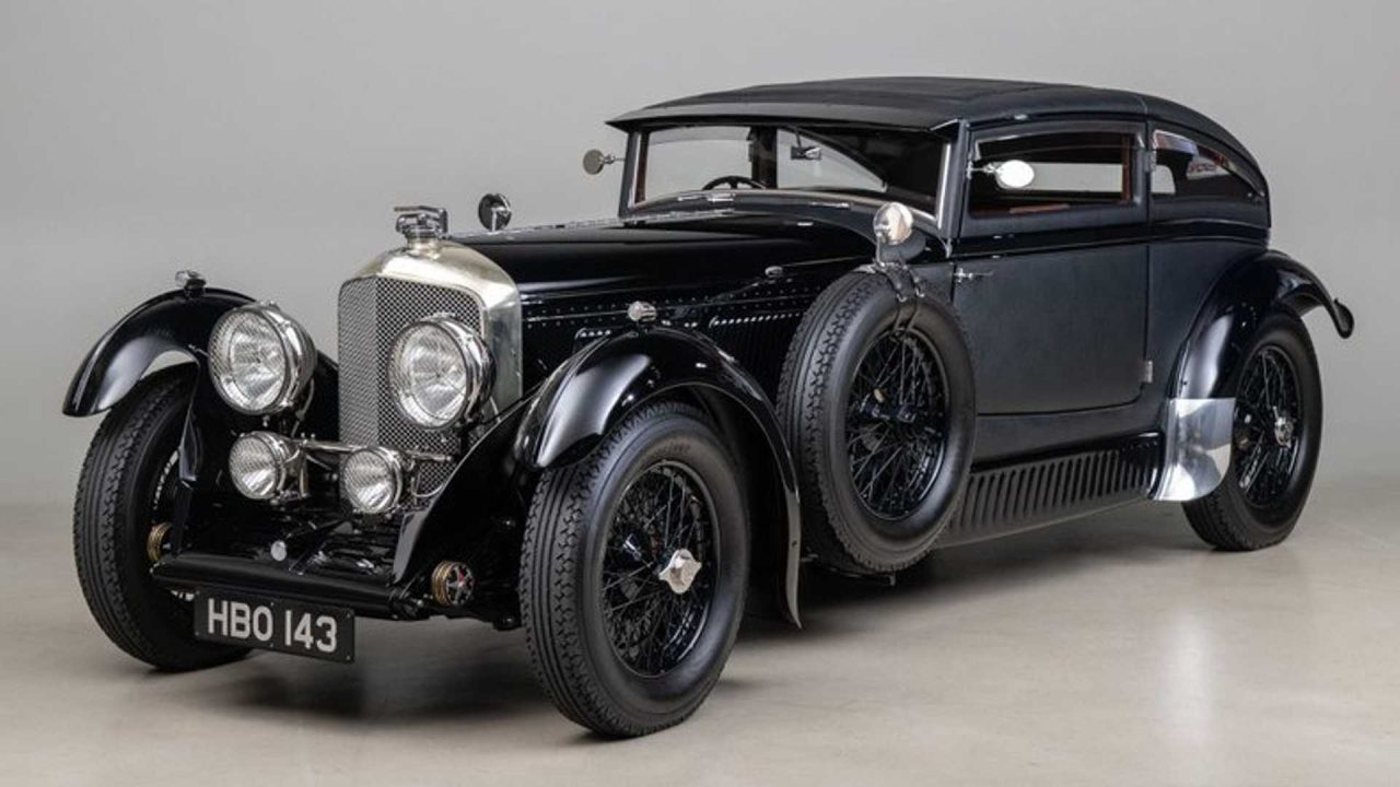 drop-jaws-with-this-dramatic-1953-bentley-blue-train-recreation (1)