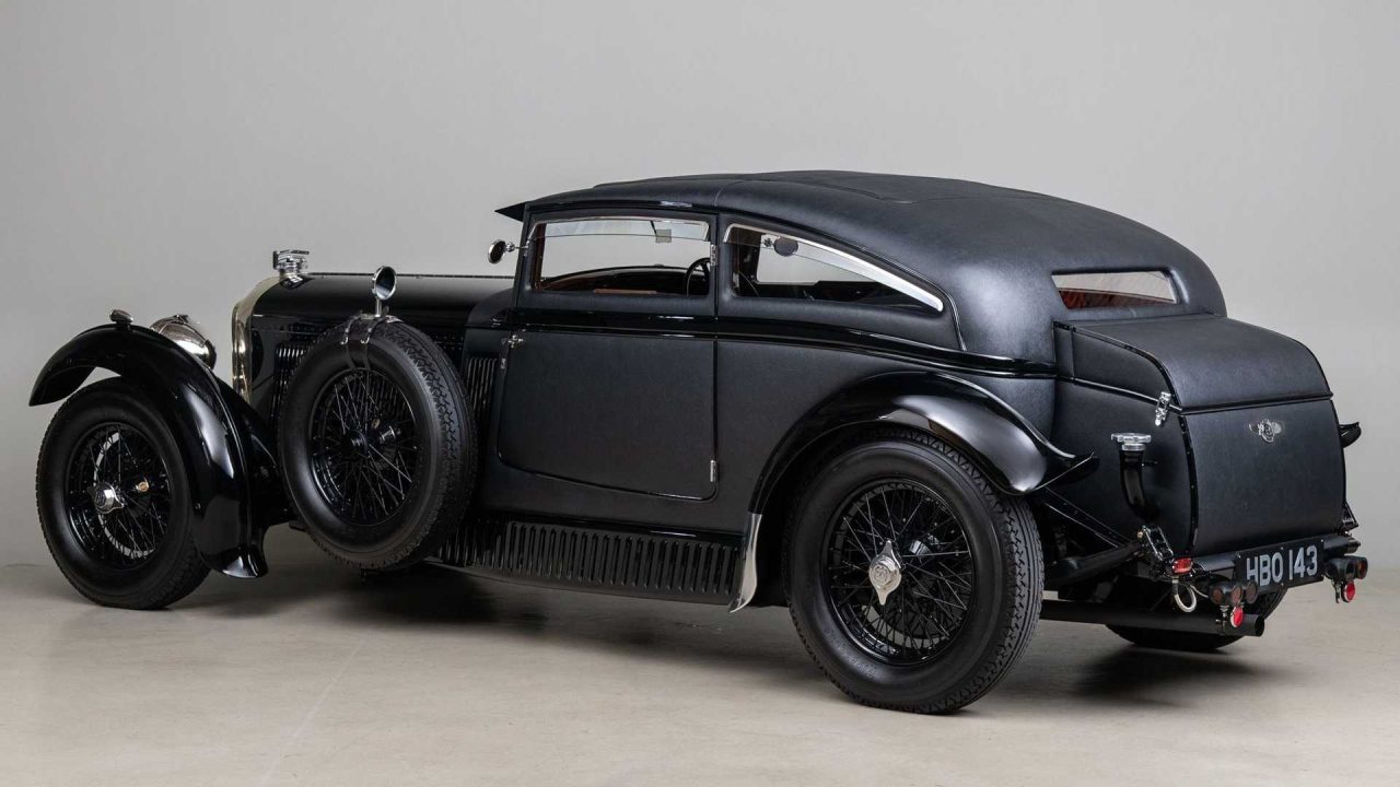 drop-jaws-with-this-dramatic-1953-bentley-blue-train-recreation (3)