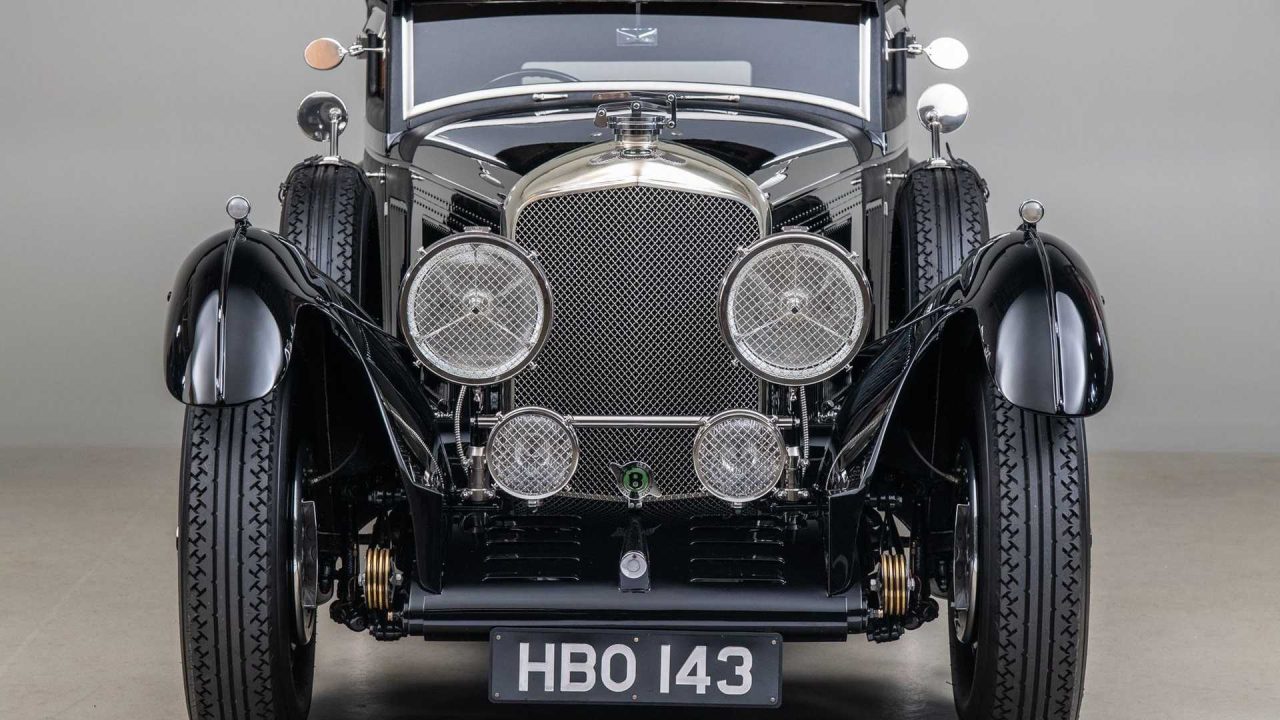drop-jaws-with-this-dramatic-1953-bentley-blue-train-recreation (5)