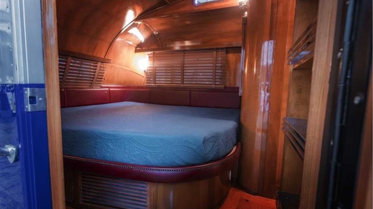 one-of-the-world-s-most-luxurious-motorhomes-to-be-auctioned-in-january (7)