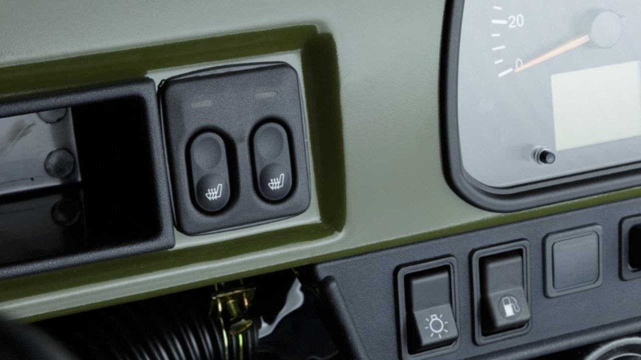 軍事風越野小巴