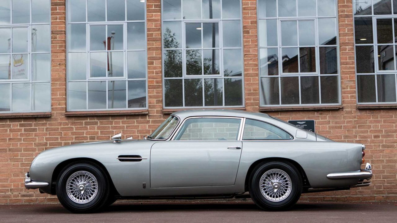 james-bond-db5-with-functional-q-gadgetry-hammers-for-6-4-million (10)