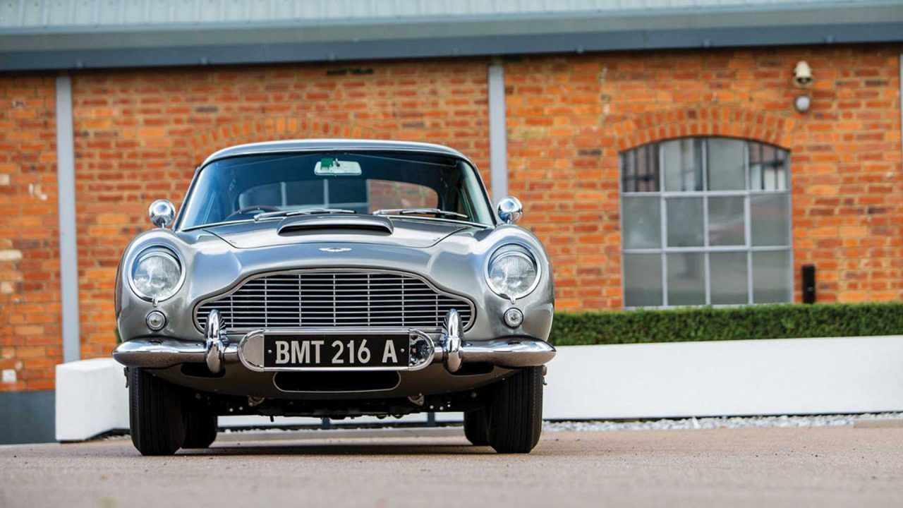 james-bond-db5-with-functional-q-gadgetry-hammers-for-6-4-million (11)