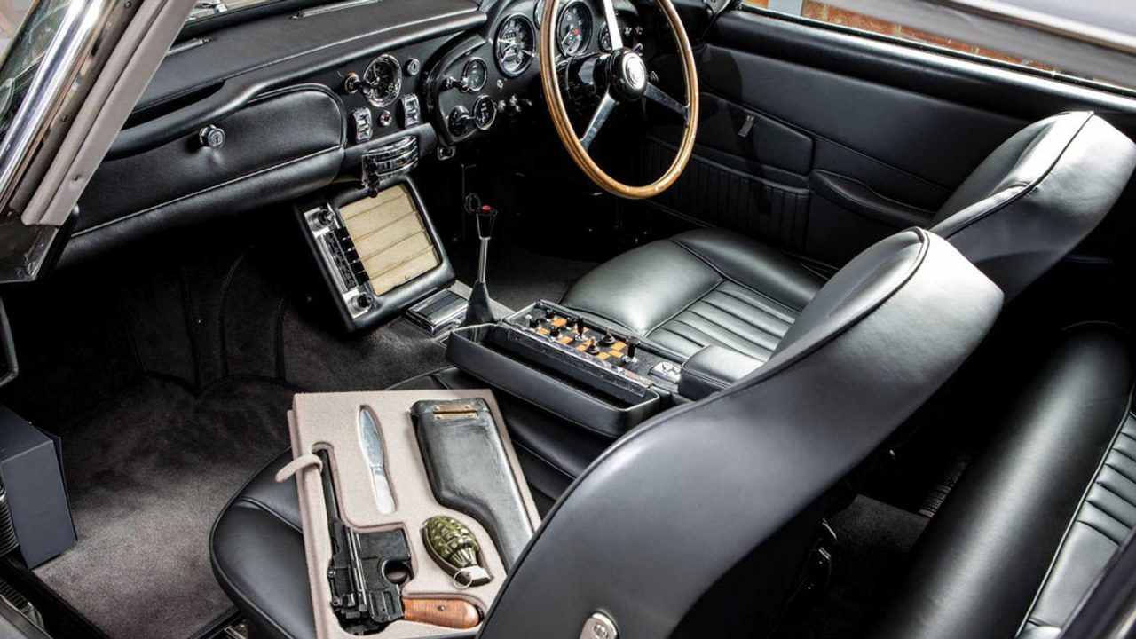 james-bond-db5-with-functional-q-gadgetry-hammers-for-6-4-million (9)