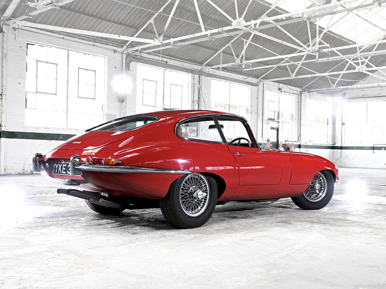 Jaguar-E-Type-1971-1280-0a