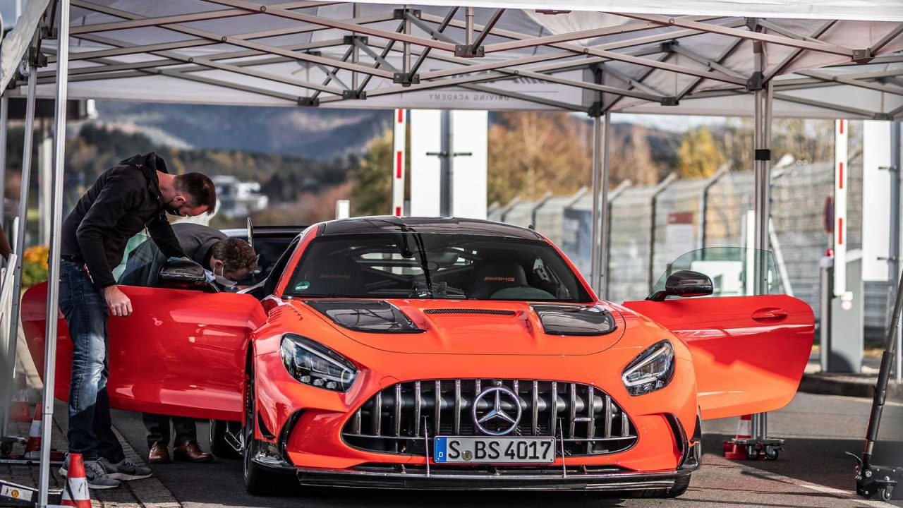 mercedes-amg-gt-black-series-in-pits-for-nurburgring-record