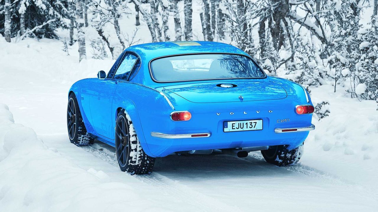 volvo-p1800-cyan-in-the-snow-rear-woods