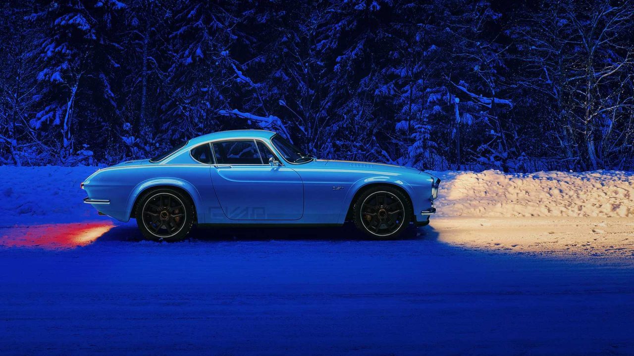 volvo-p1800-cyan-in-the-snow-side-night