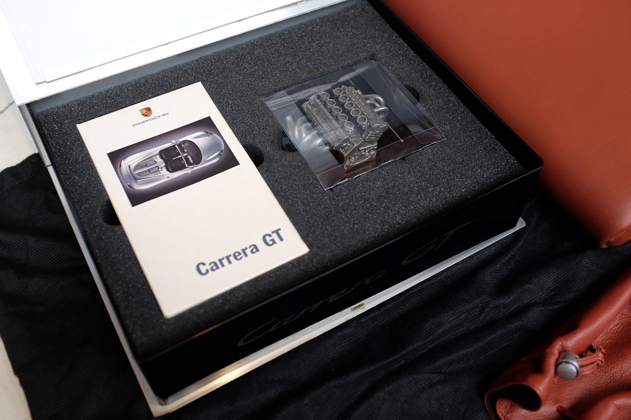 2004-Porsche-Carrera-GT-38