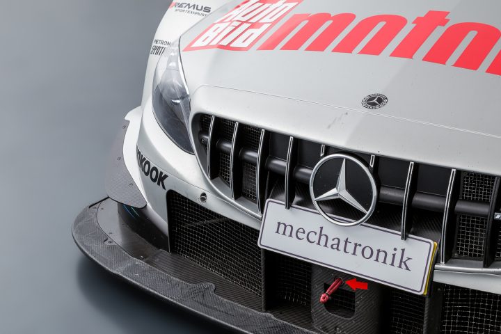 Mercedes-Benz_C63_DTM-15