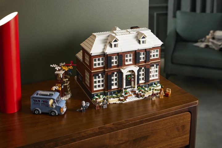 LEGOs-350-Home-Alone-set-is-approximately-4000-square-feet-thick