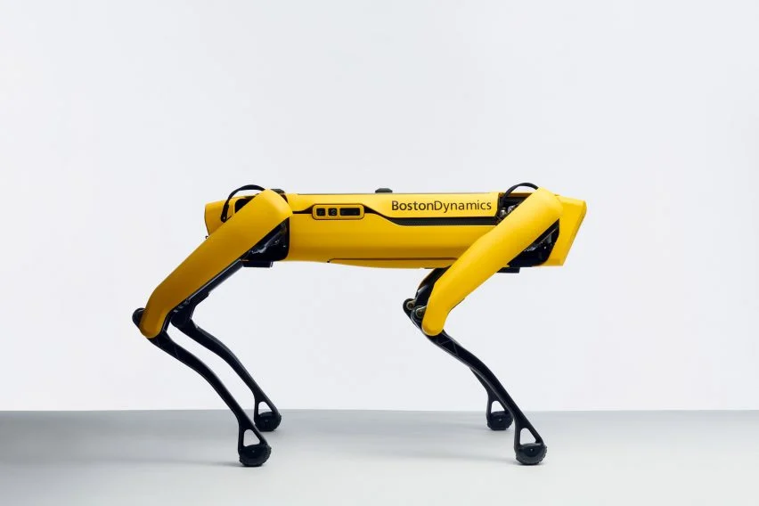 hyundai-mobility-of-things-plug-n-drive-robots-design_dezeen_2364_col_1-852×568