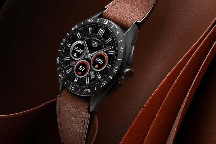 TAG Heuer_Connected Calibre E4_VISUEL THRILL OF LUXURIOUS DESIGN_LEATHER_SBR8A80.BT6270_B_16-9