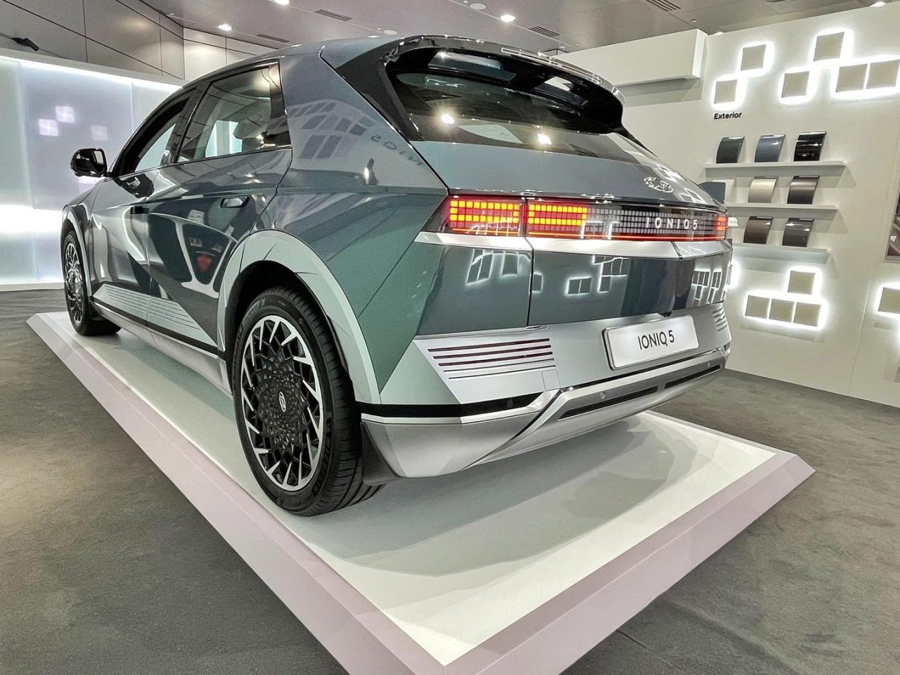 2077633D-B631-4ED4-A096-1B97752B7D75