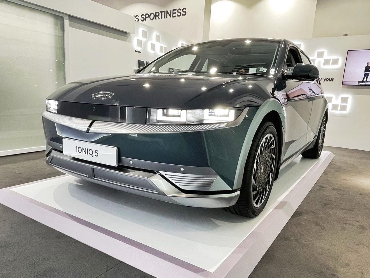 9944EF61-B866-4556-8FD6-F8A40C9C9DBA