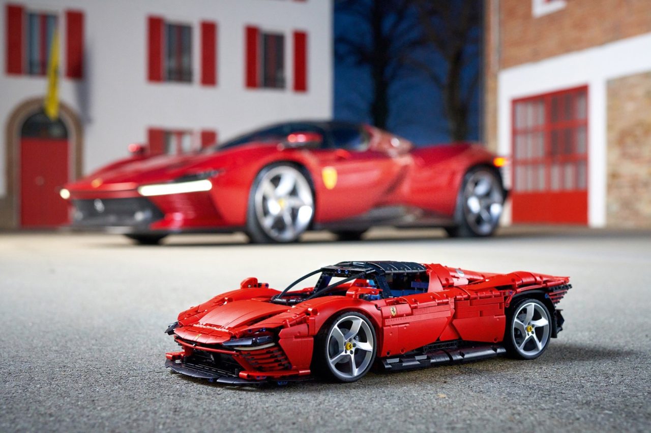 42143_LEGO-Technic-Ferrari-Daytona-SP3-3