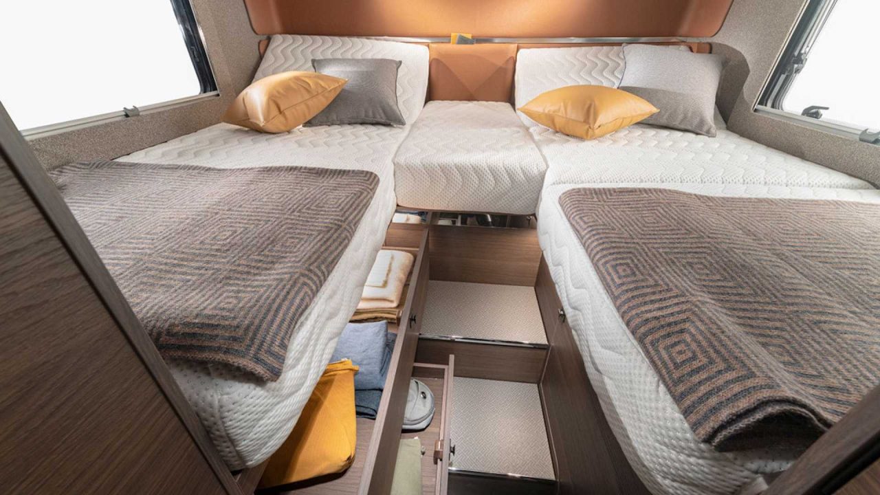 adria-supersonic-sprinter-motorhome (2)