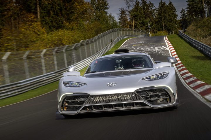 6:35,183 min: Mercedes-AMG ONE ist die Nummer 1 auf der Nürburgring-Nordschleife6:35.183 min: Mercedes-AMG ONE is Number 1 on the Nürburgring-Nordschleife