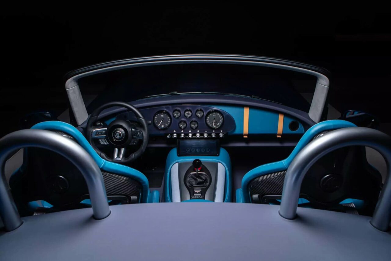 new-ac-cars-cobra-gt-roadster-interior-cockpit-space