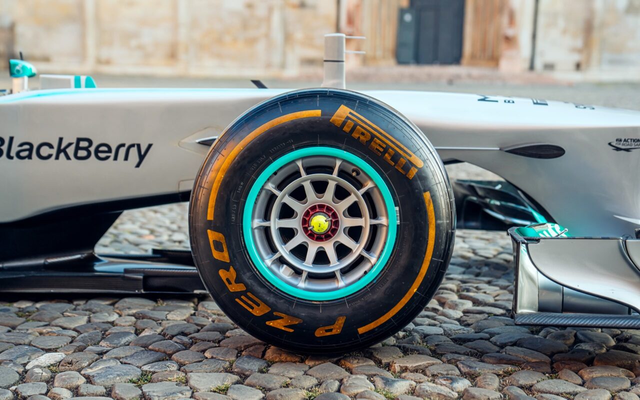 2013-Mercedes-AMG-Petronas-F1-W041410484_-web