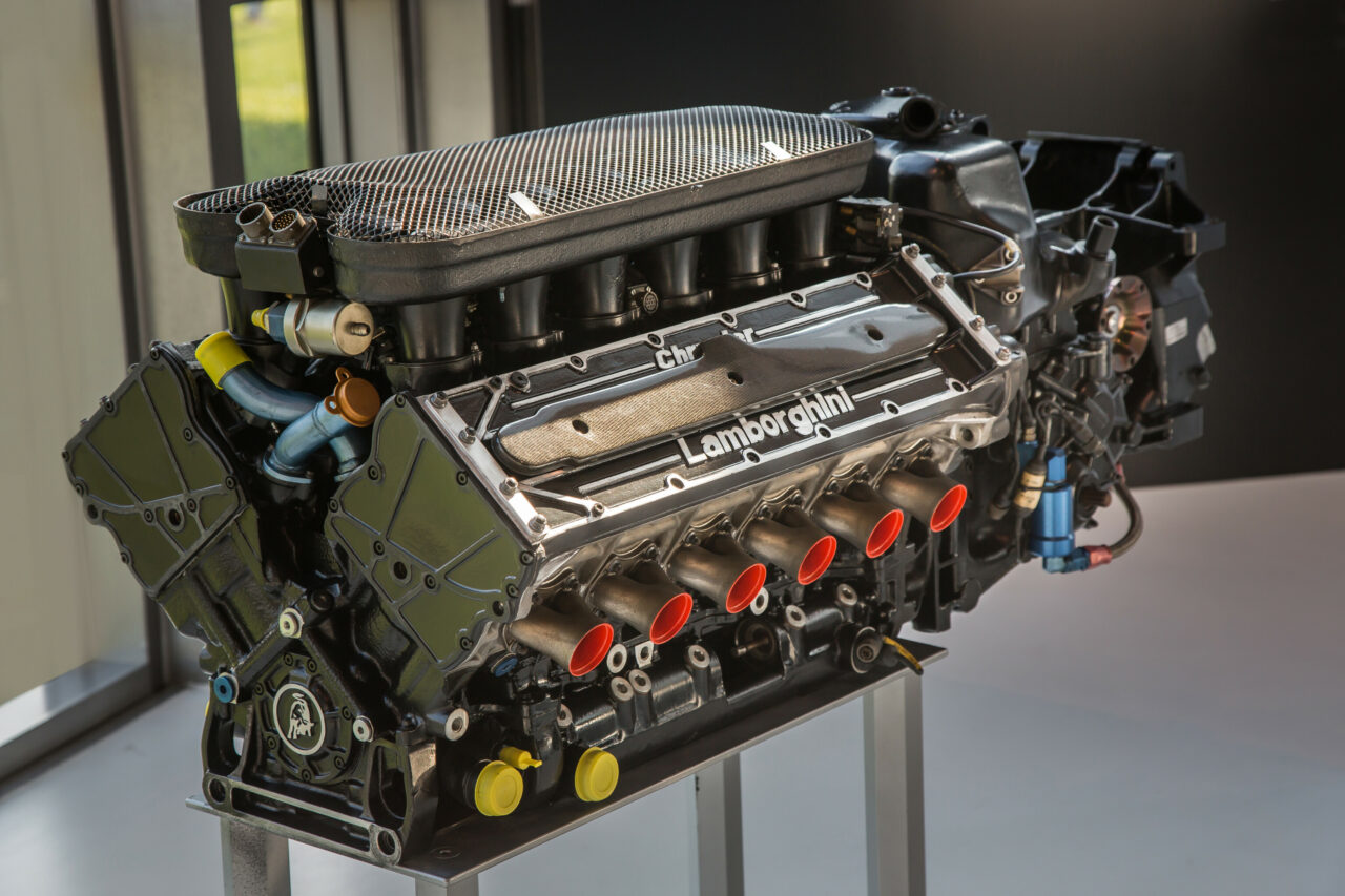 Lamborghini_V12_F1_engine_2