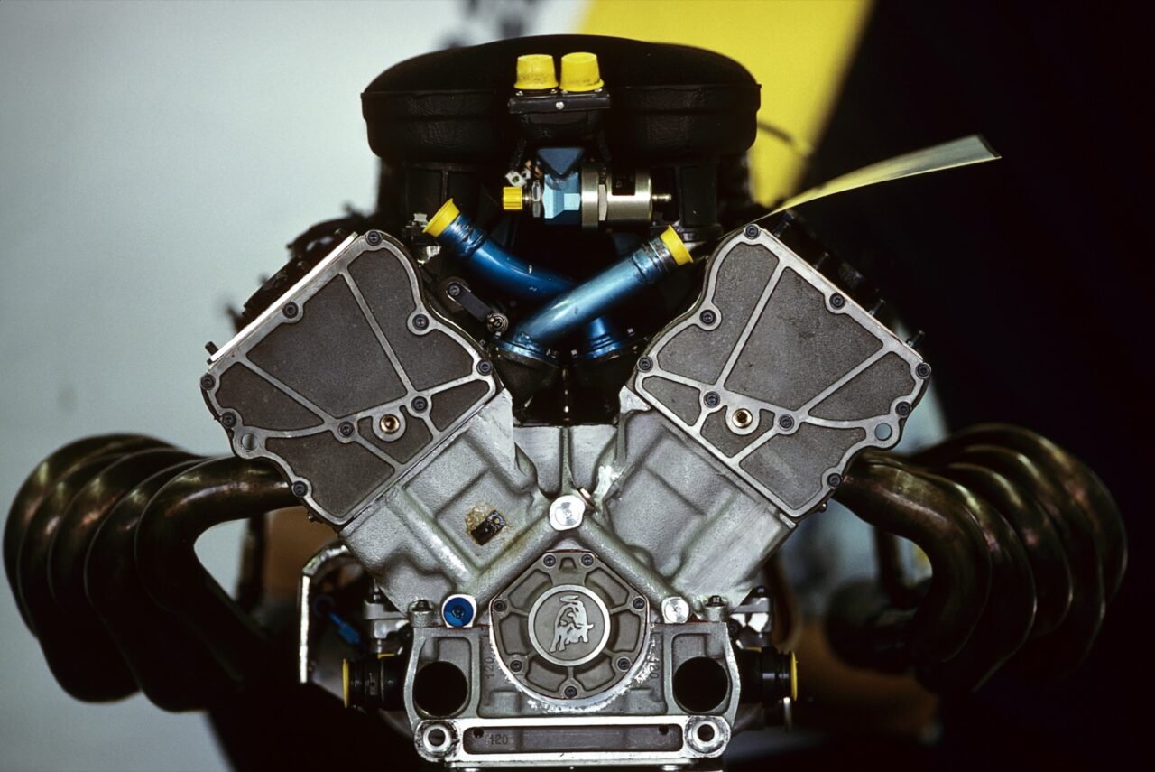 Lamborghini_V12_F1_engine_3-bbwm-resized