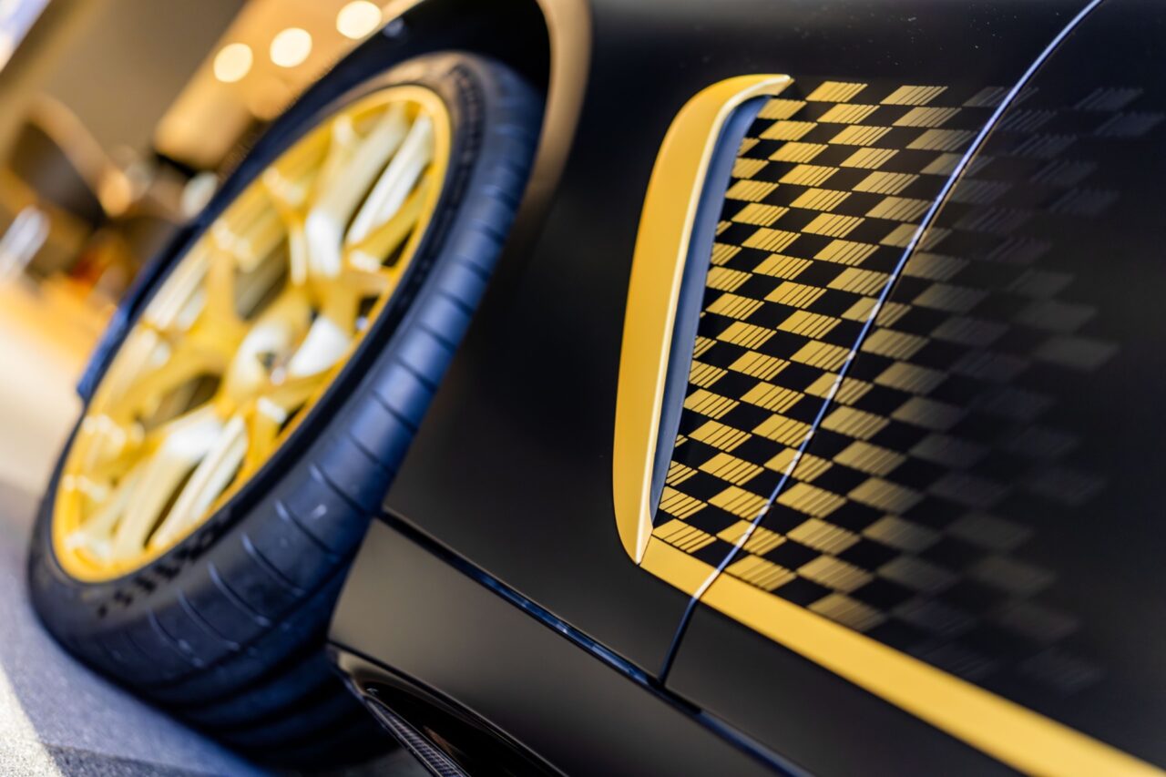 APXGP AMG-21-bbwm-resized-bbwm-resized