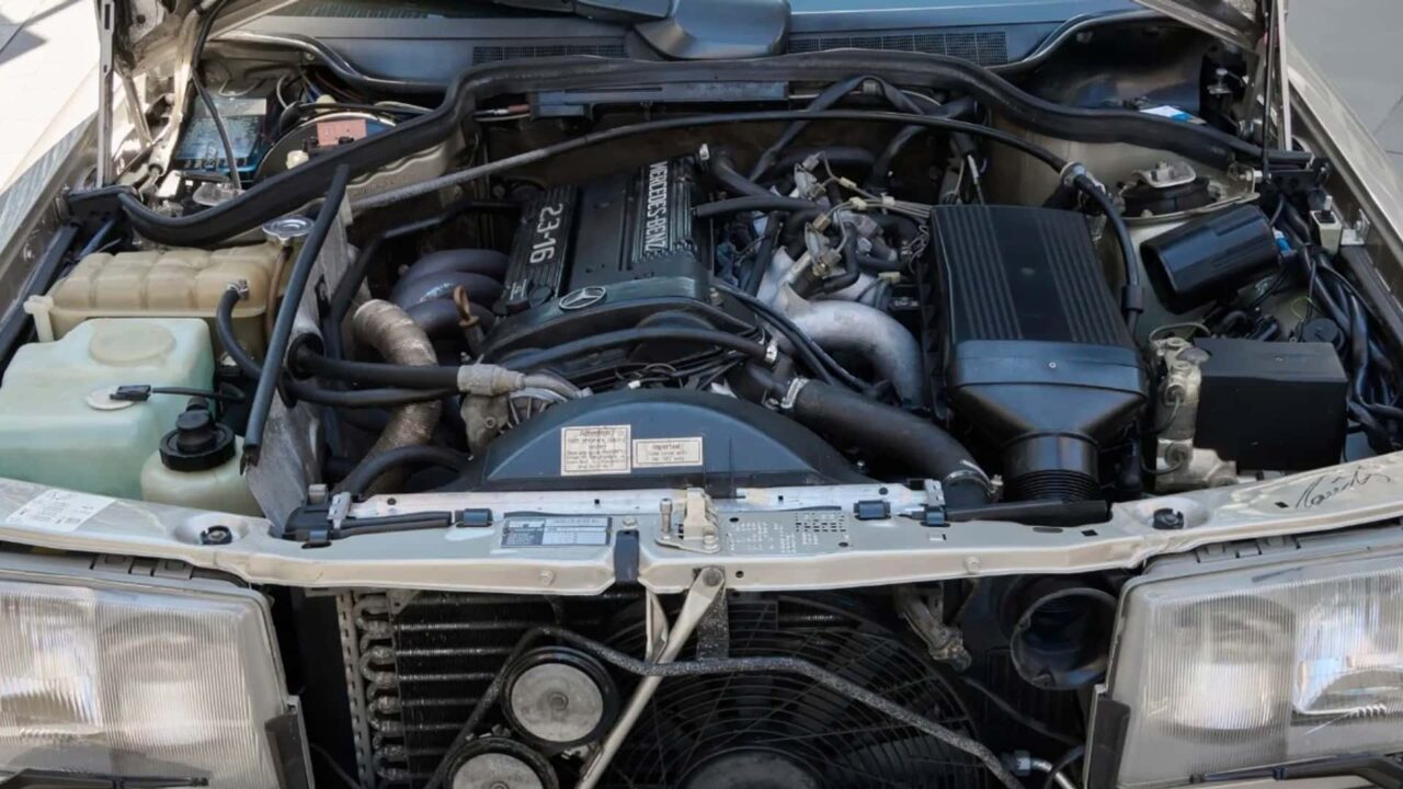 mercedes-190-e-1985-di-ayrton-senna (7)